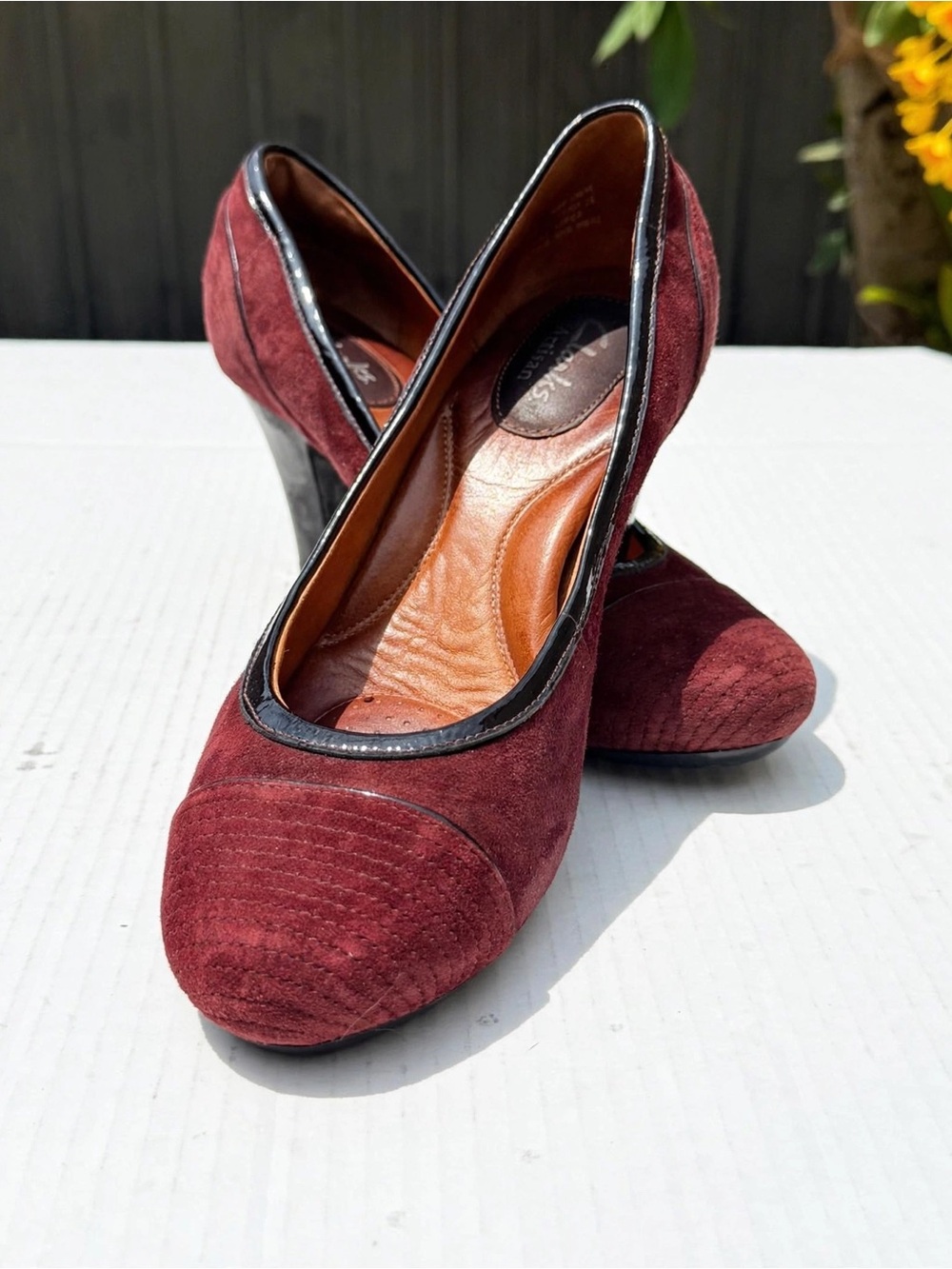 Clarks Artisan Burgundy Suede Leather Pumps Women’s Size 7.5M Block Heel Comfort